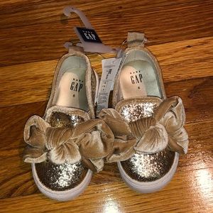 NWT Gap toddler girl sz 6 gold glitter slip ons